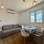 Entire Spacious With Free Parking Апартаменты Подгорица