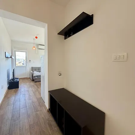 Апартаменты Entire Spacious With Free Parking