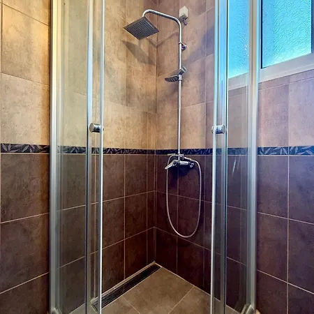 Entire Spacious With Free Parking Апартаменты Подгорица