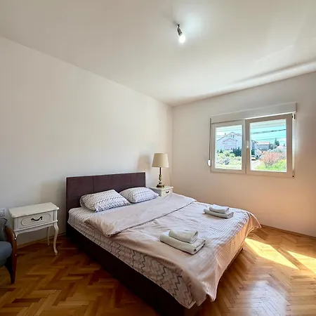 Entire Spacious With Free Parking Appartement *