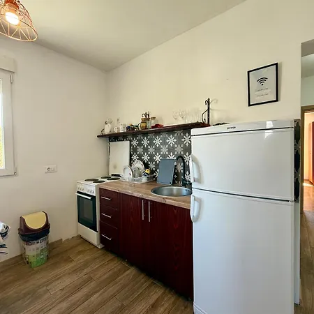 Entire Spacious With Free Parking Appartement *