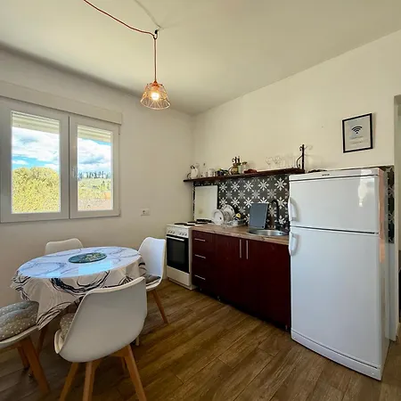 Entire Spacious With Free Parking Appartement *