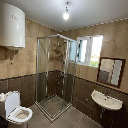 Entire Spacious With Free Parking Apartment