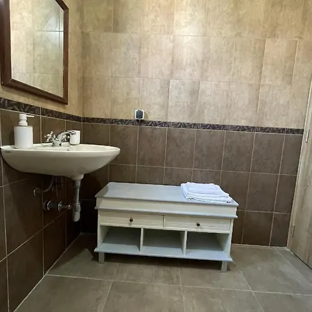 Apartman Entire Spacious With Free Parking *