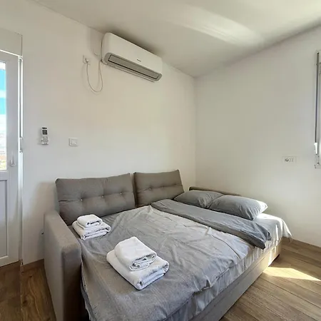 Διαμέρισμα Entire Spacious With Free Parking *