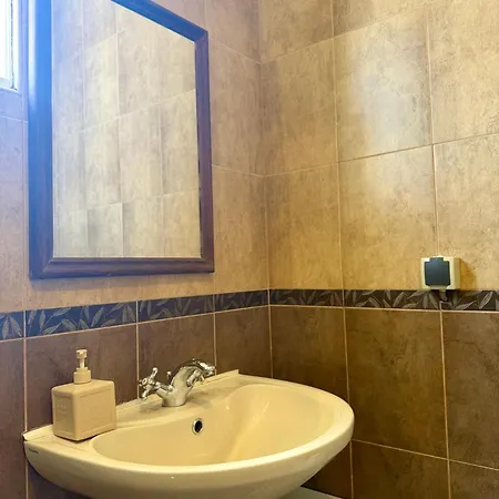 Entire Spacious With Free Parking Appartement