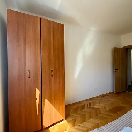Entire Spacious With Free Parking Podgorica