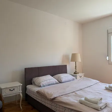 Entire Spacious With Free Parking Appartement *