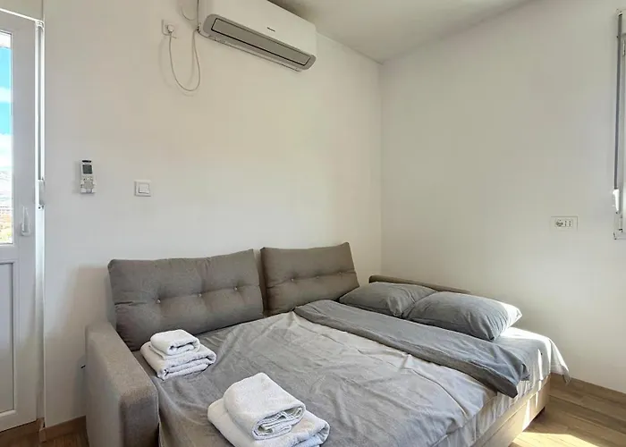Διαμέρισμα Entire Spacious With Free Parking *
