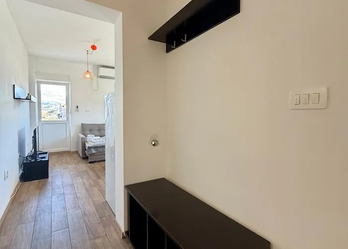 Διαμέρισμα Entire Spacious With Free Parking