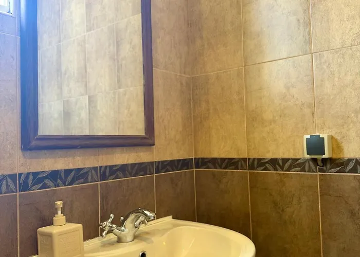 Entire Spacious With Free Parking Διαμέρισμα