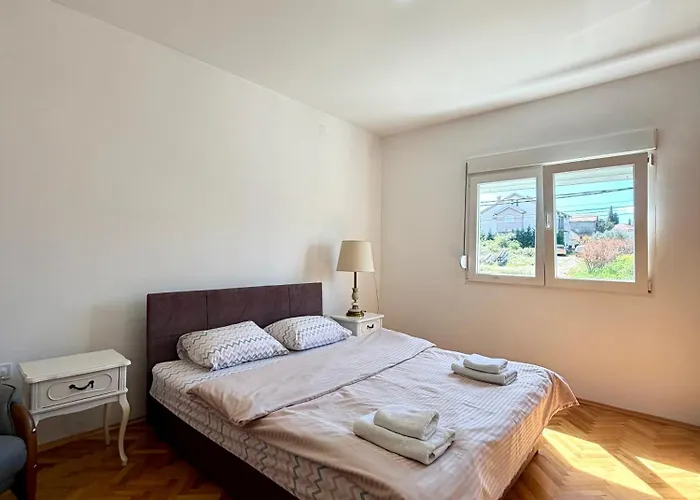 Entire Spacious With Free Parking Διαμέρισμα *