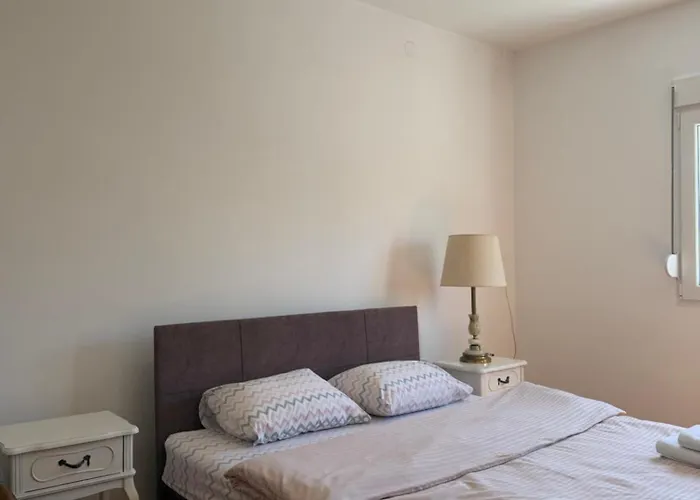 Entire Spacious With Free Parking Appartement *